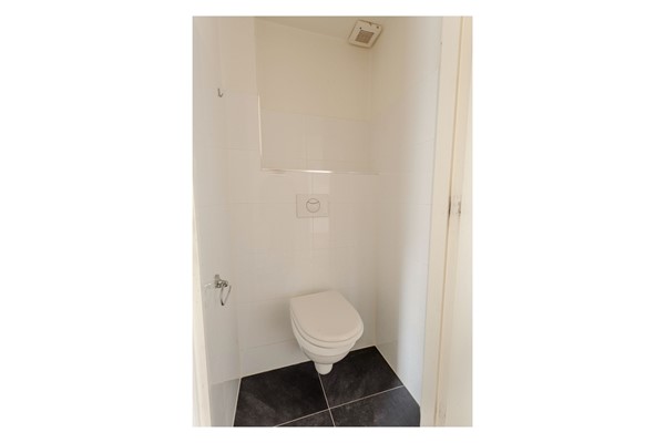 Medium property photo - Hoenderloostraat 94, 2573 RP Den Haag